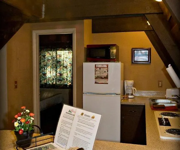 Hotel Cabins On Strawberry Hill
