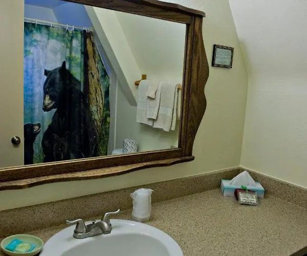 Cabins On Strawberry Hill Hotel *