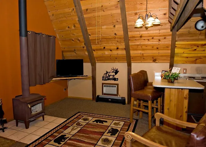 Cabins On Strawberry Hill Hotel *