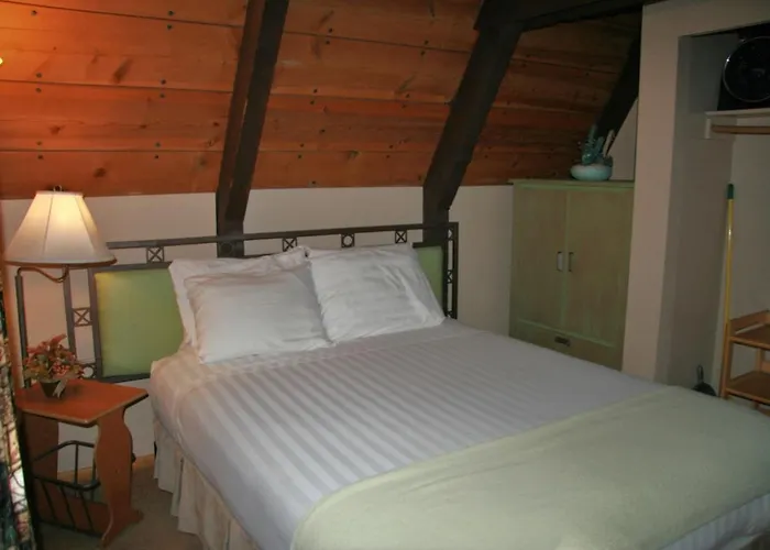 Hotel Cabins On Strawberry Hill