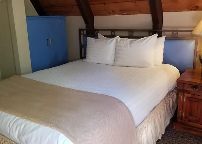 Cabins On Strawberry Hill Hotel Pine