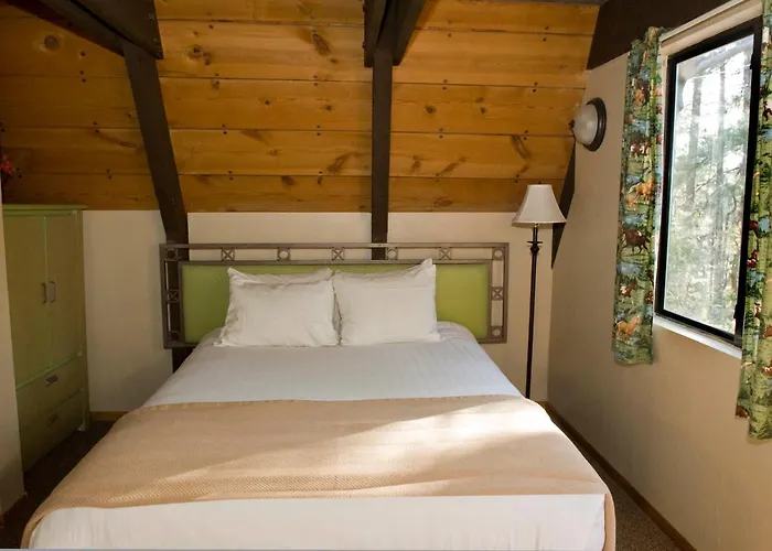 Hotel Cabins On Strawberry Hill *
