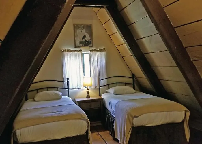 Hotel Cabins On Strawberry Hill