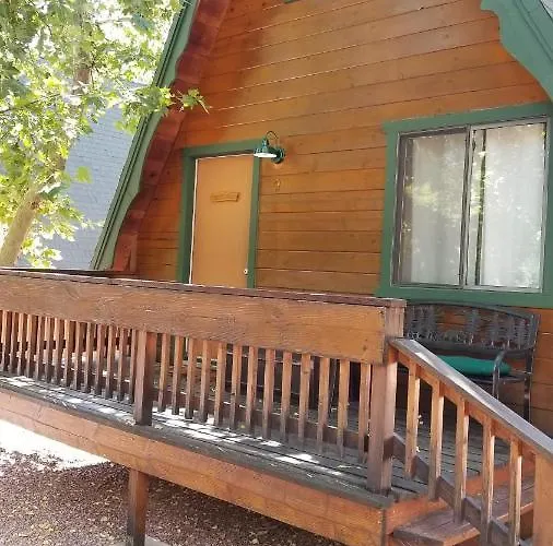 Hotel Cabins On Strawberry Hill Pine