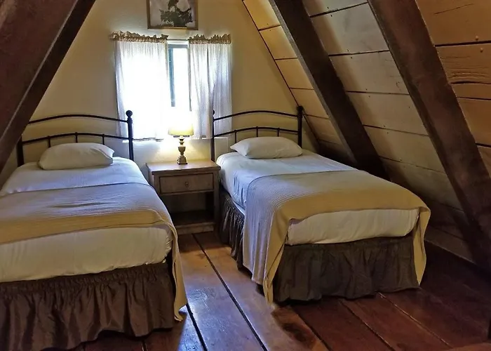 Cabins On Strawberry Hill Pine